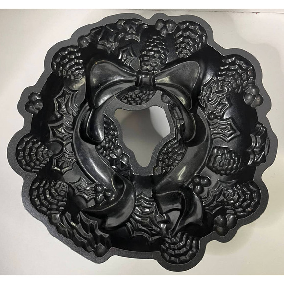 Nordic Ware Wreath Bundt Cake Pan - Picture 2 of 6